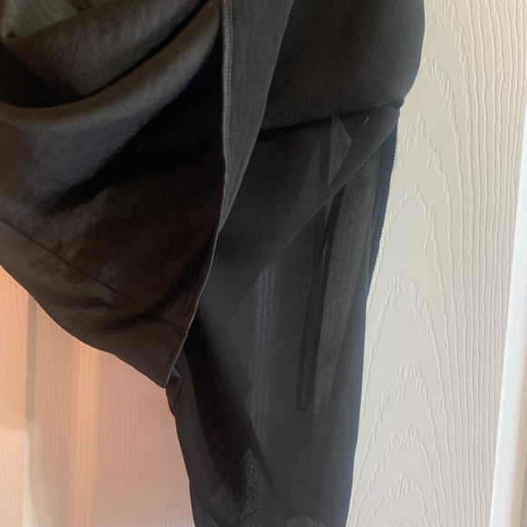 Skies are blue black silky tank top - Picture 5 of 5